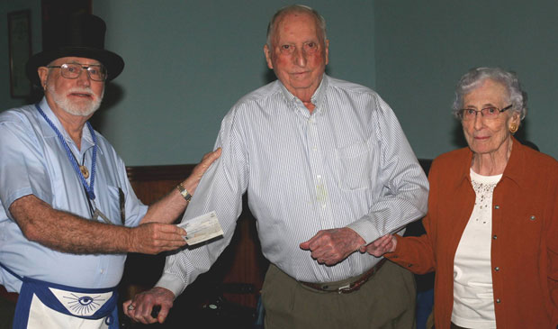 Lodians donate to Lodi Lodge