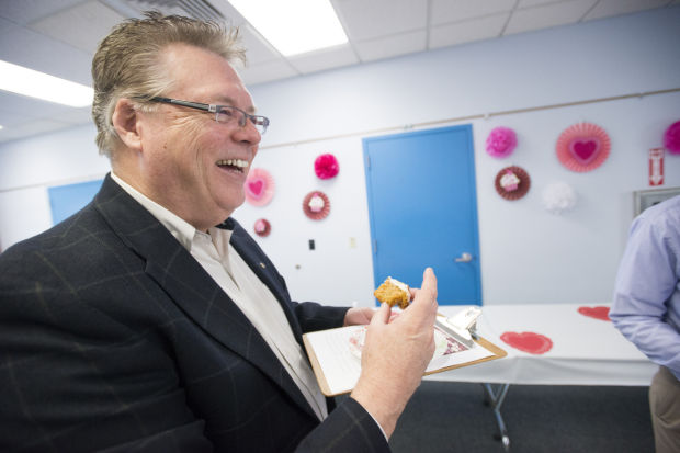 Reporter takes a turn as cupcake contest judge 