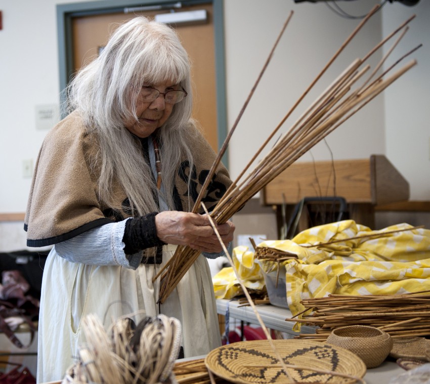 American Indians teach art of basket weaving