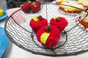 Reporter takes a turn as cupcake contest judge