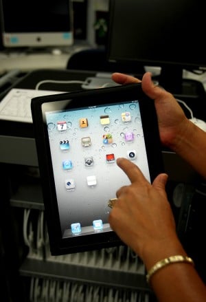 Pilot program brings iPads into Lodi Unified School District classrooms