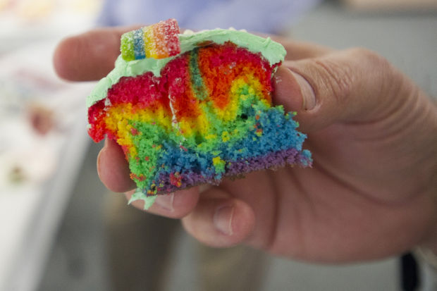 Reporter takes a turn as cupcake contest judge