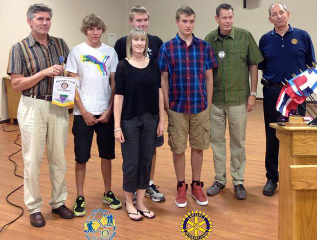 Students from Germany speak at Lodi Rotary