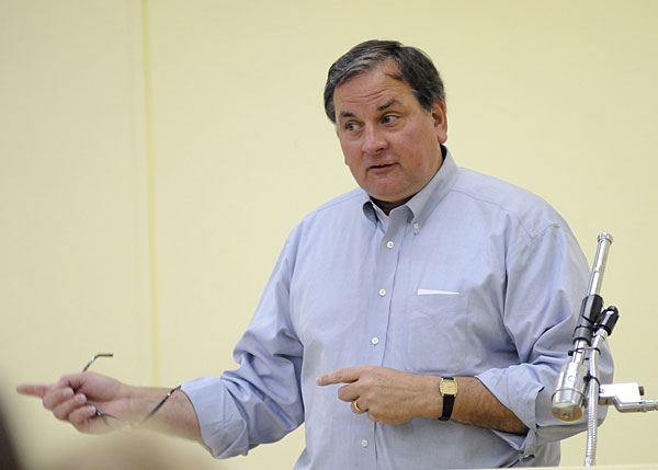 Jack Sieglock speaks to Lodi Citizens in Action