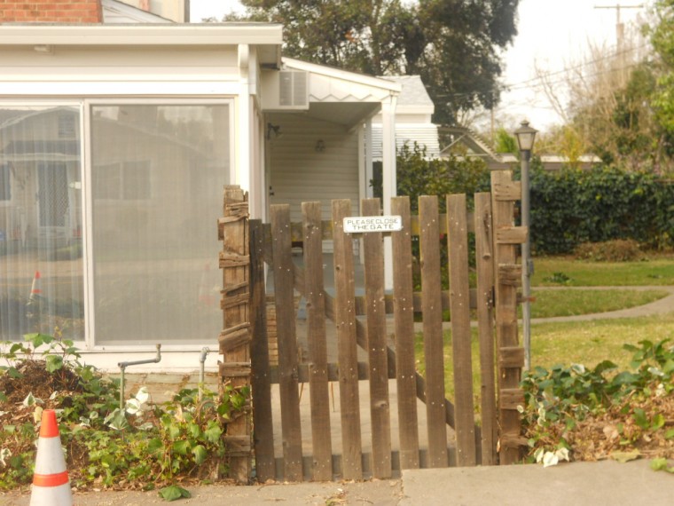 Please Close the Gate