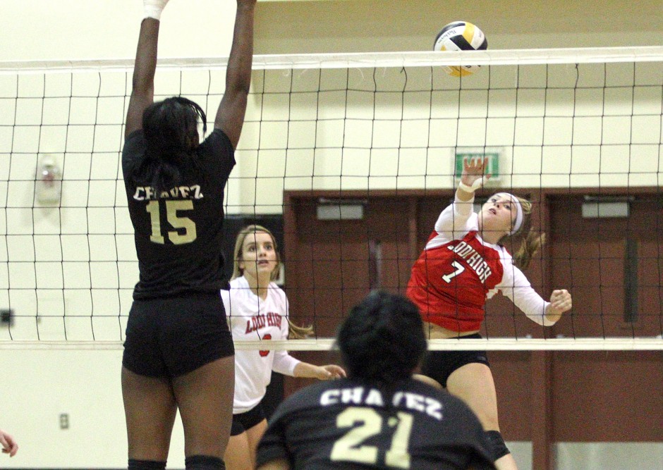 Kirstin Kielhold serves up 24 straight points as Flames ace Titans 