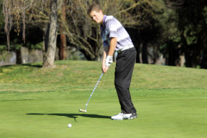 Boys golf: Flames, Tigers try to play it straight