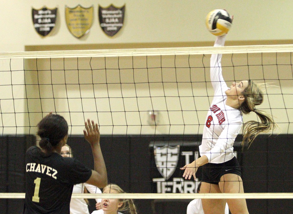 Kirstin Kielhold serves up 24 straight points as Flames ace Titans 
