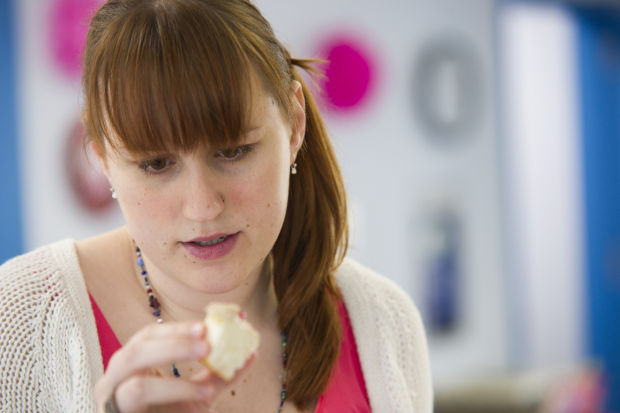 Reporter takes a turn as cupcake contest judge 