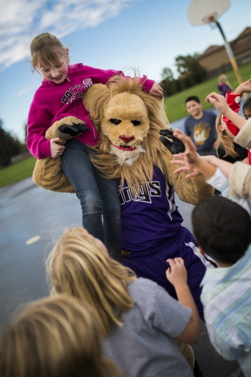 Larson Star Choir to sing for the Kings