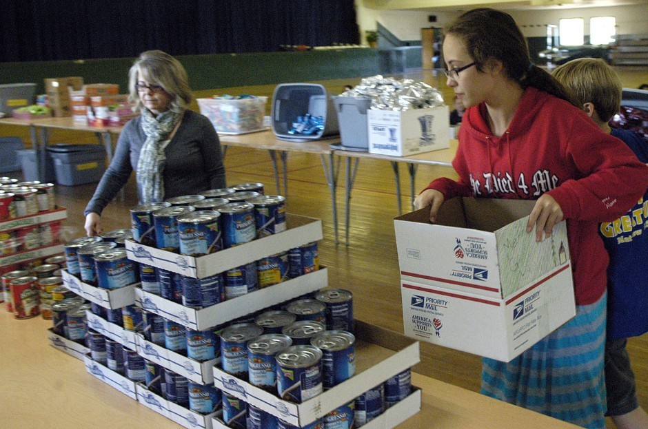 Lodi students send thank-you messages and treats to troops stationed overseas