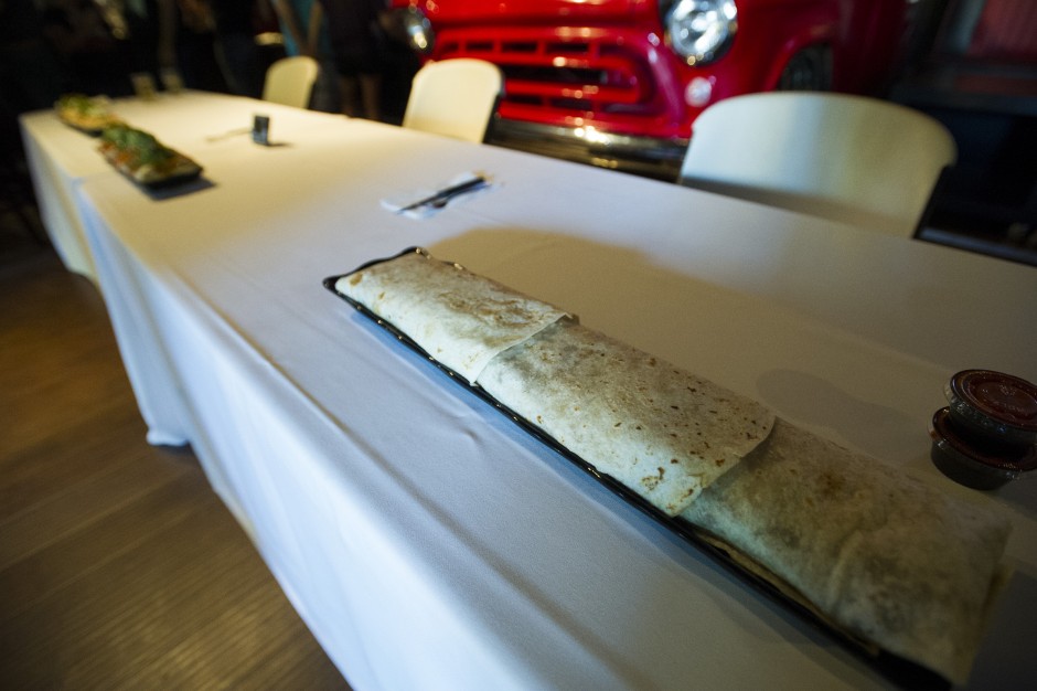 Lodi leaders try — and fail — to eat 6 pounds of beef and beans at sports grill’s opening