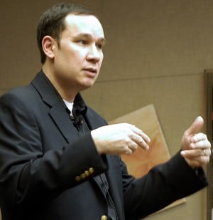 Best-selling author talks about his book to Lodi crowd