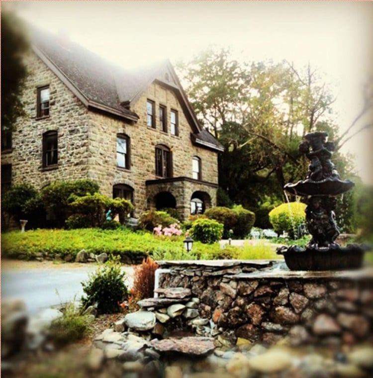 Mix history and wine tasting at Elliston Vineyards