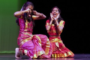 Lodians entertained by East Indian dancing
