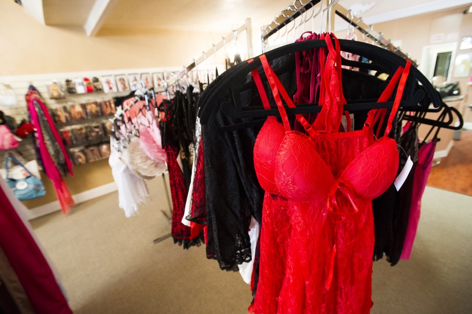 Boutique selling lacy lingerie, trendy purses opens in Downtown Lodi 