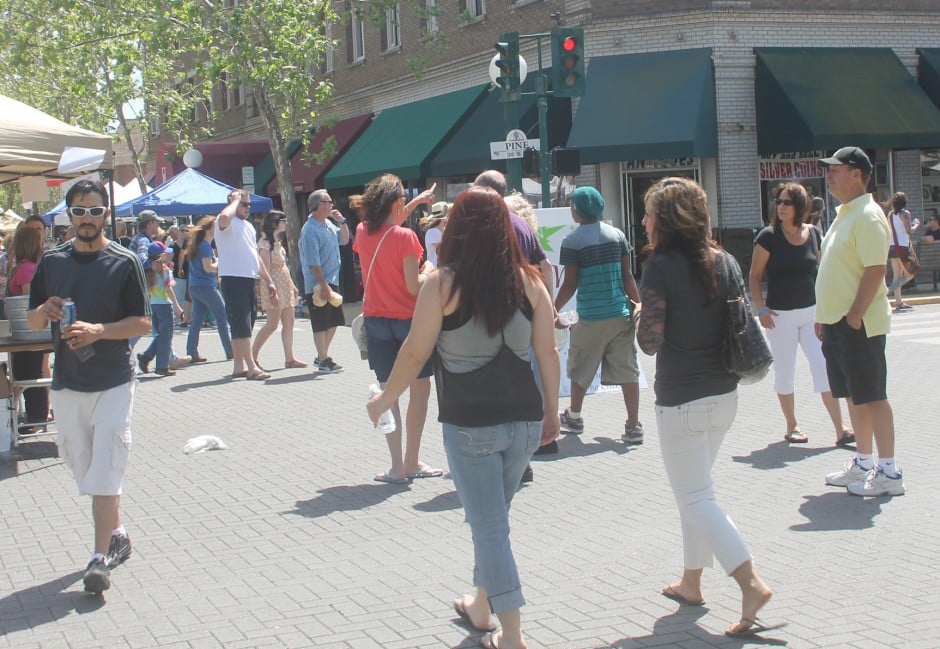 Thousands seek hot deals at Lodi Street Faire