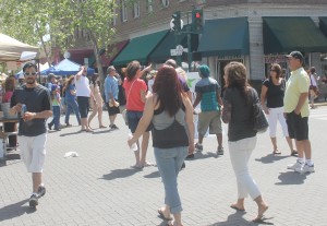 Thousands seek hot deals at Lodi Street Faire