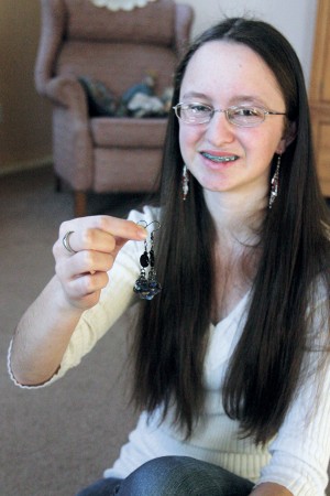 Amelia Seefeldt selling jewelry for chance to give hope in Japan
