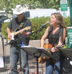Thousands seek hot deals at Lodi Street Faire