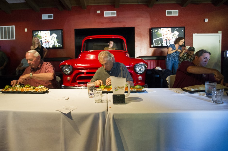 Lodi leaders try — and fail — to eat 6 pounds of beef and beans at sports grill’s opening