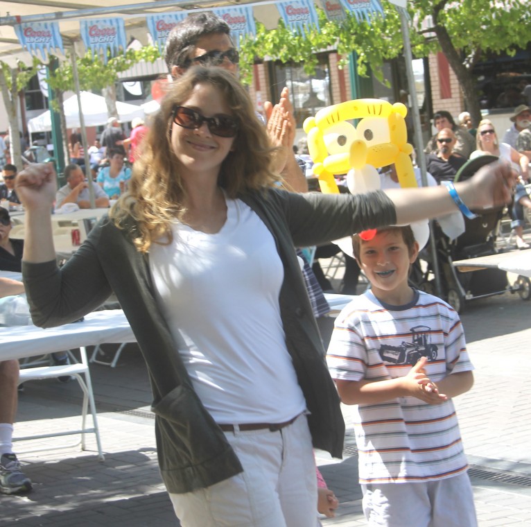 Thousands seek hot deals at Lodi Street Faire