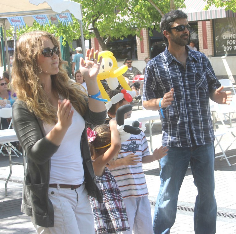 Thousands seek hot deals at Lodi Street Faire