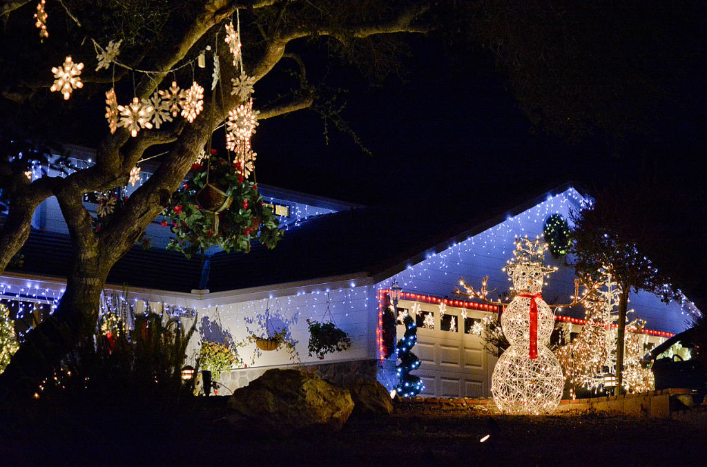 Winners of holiday light decoration contest revealed  Local News