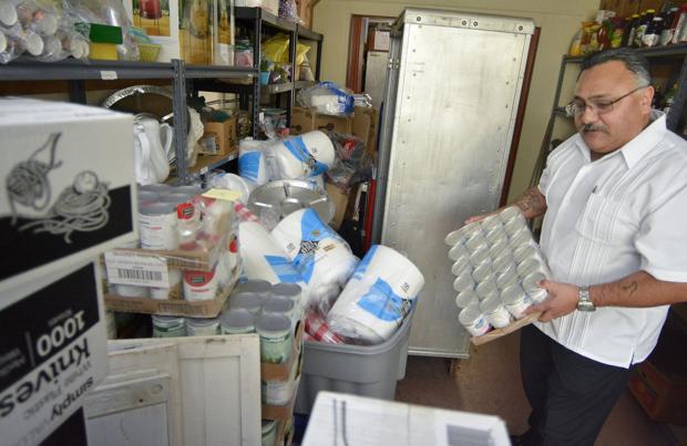 112015 Rescue Mission dinner 01.jpg