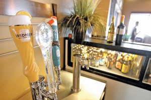 Zulu Bagels adds beer and wine lineup to second location
