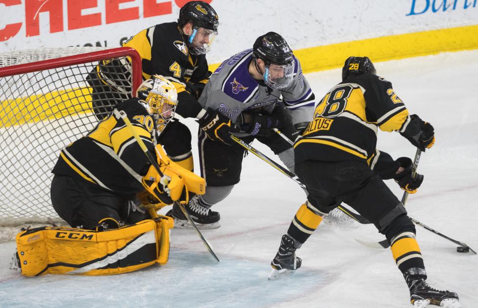 Mavericks eliminated from WCHA semifinals in overtime