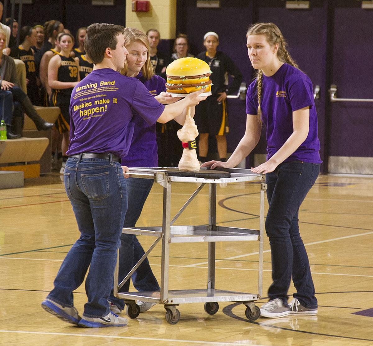 Muscatine High School Cake Auction Muscatine High School Cake Auction