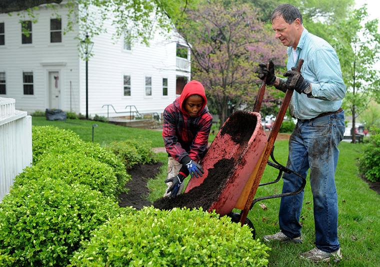Putting the sparkle in Scribner Gardens in New Albany - Evening News and Tribune