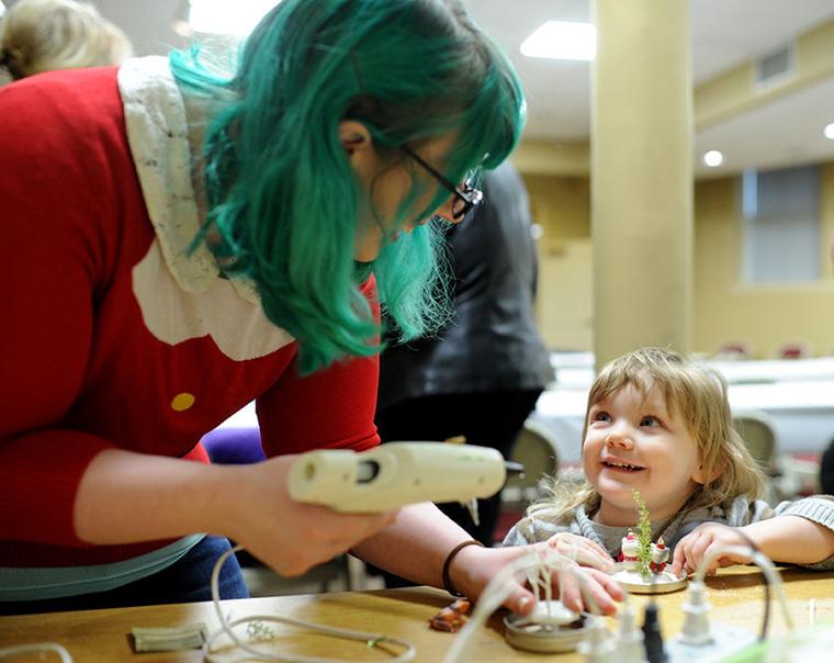 GLITTERY GLOBES: Kids make snow globes from mason jars at New Albany's ... - Evening News and Tribune