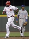 Reds' Phillips homers to beat Cubs