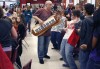 'Keytar king' visits Willowcreek Middle School
