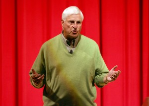 Legendary coach Bob Knight entertains crowd
