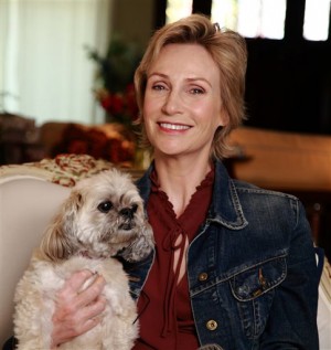 'Glee's' Lynch and dog go to bat for shelter mutts
