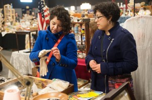 Collectors seek treasures, appraisals at antique show