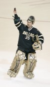 Blackhawks sign Turco, say goodbye to Niemi 