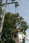 Residents without power look for ways to beat the heat