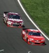 Kenseth holds off Kahne to win at Kansas Speedway