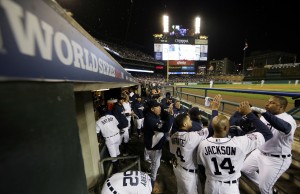 Giants defeat Tigers in 10; sweep World Series