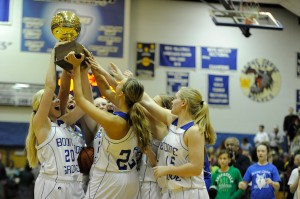 Wolves keep the Golden Ball