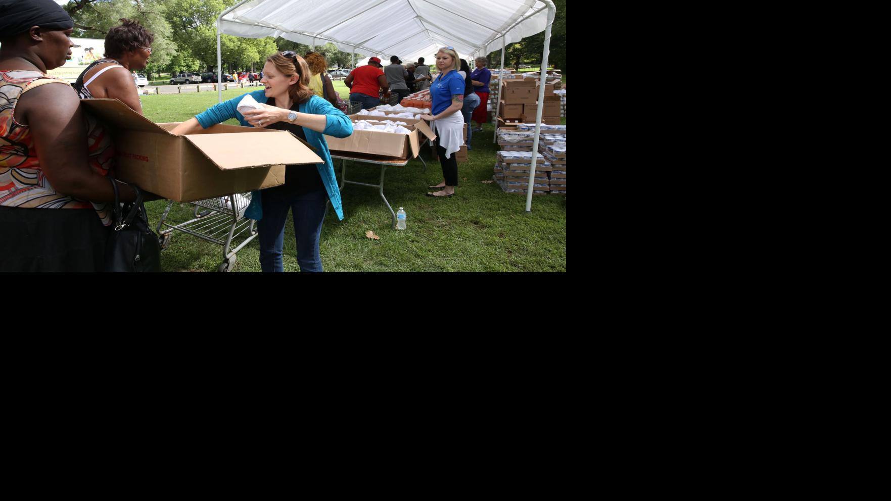 Annual mobile market offers food for those in need - nwitimes.com