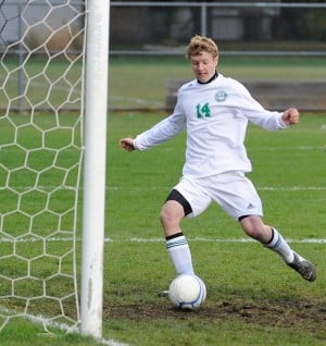 Valpo scores early, defends boys soccer sectional title
