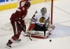 Martin Hanzal, Corey Crawford