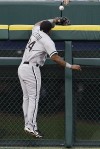 Peralta's homer in 9th lifts Tigers over Sox