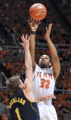 Illinois holds off Michigan charge