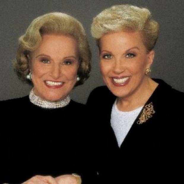 Were Ann Landers and Dear Abby related to each other?
